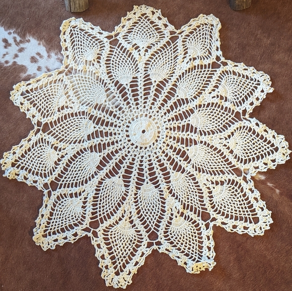 Antique Crochet Pineapple Design Table Topper - Picture 1 of 11